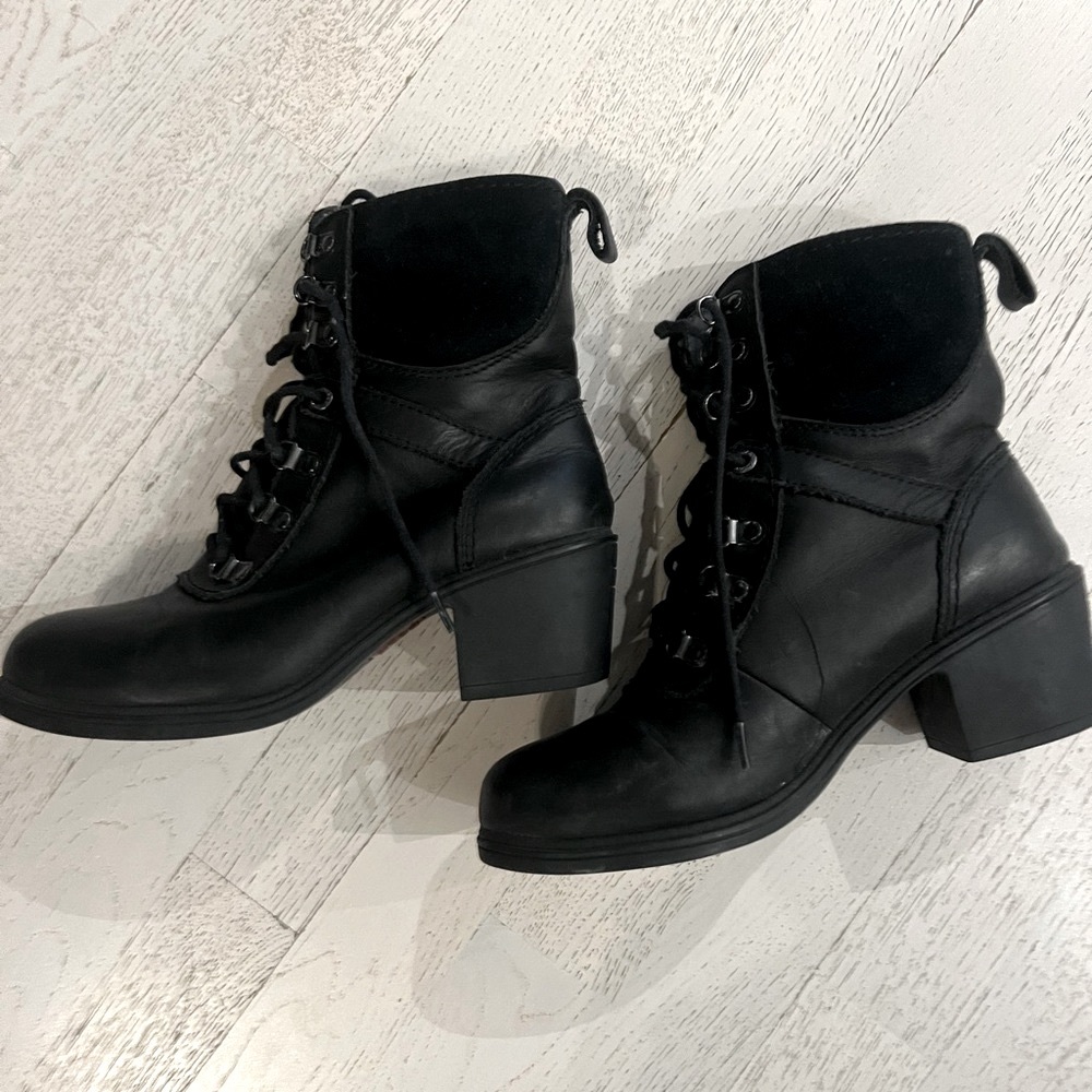 KODIAK Black Heeled Leather Waterproof Boots w/ Suede Upper
